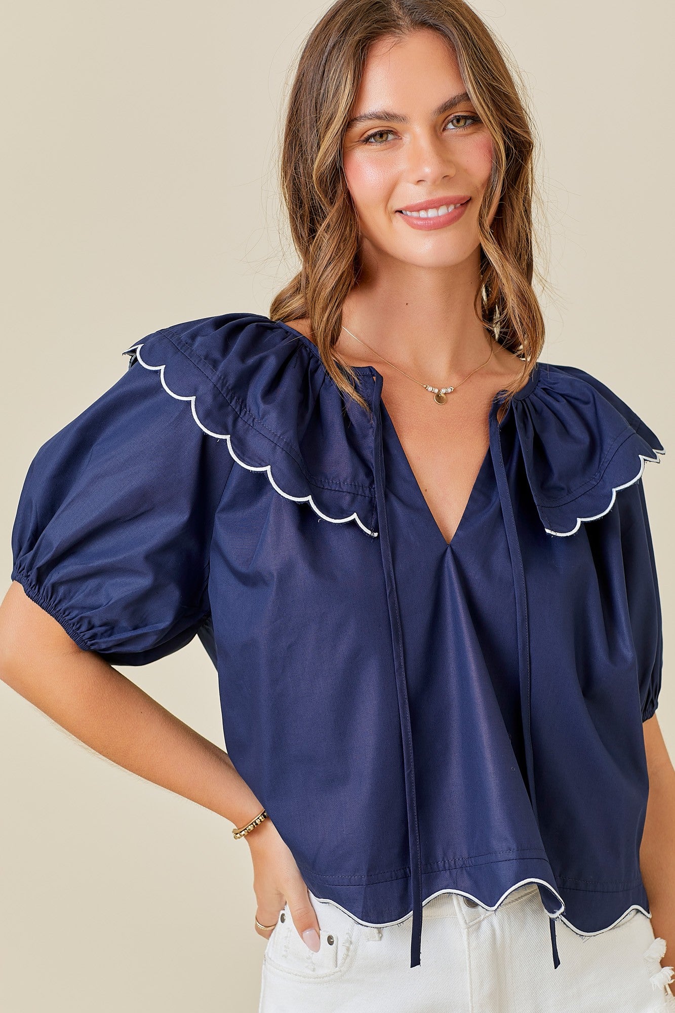 SCALLOP HEM TOP WITH WHITE DETAILING