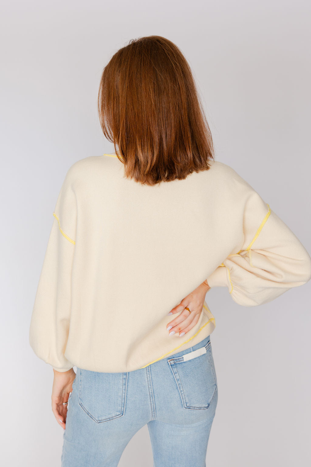 LONG SLEEVE CREW NECK CONTRAST SEAM SWEATER