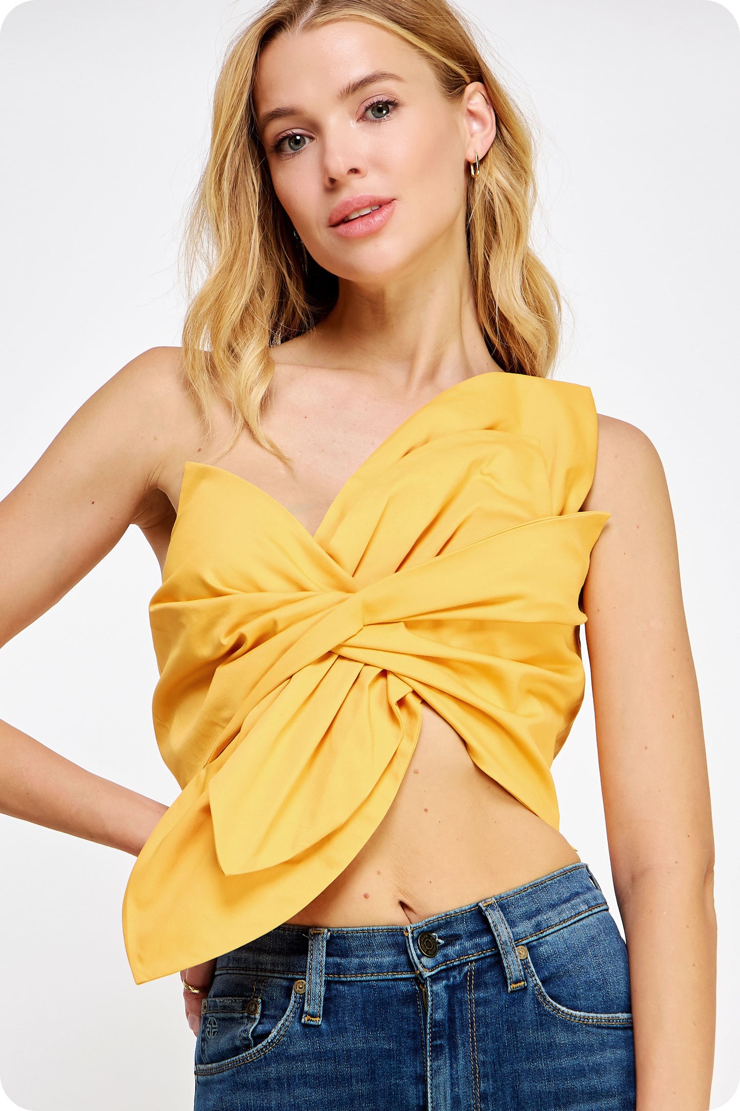 ONE SHOULDER KNOTTED TWIST CROP TOP